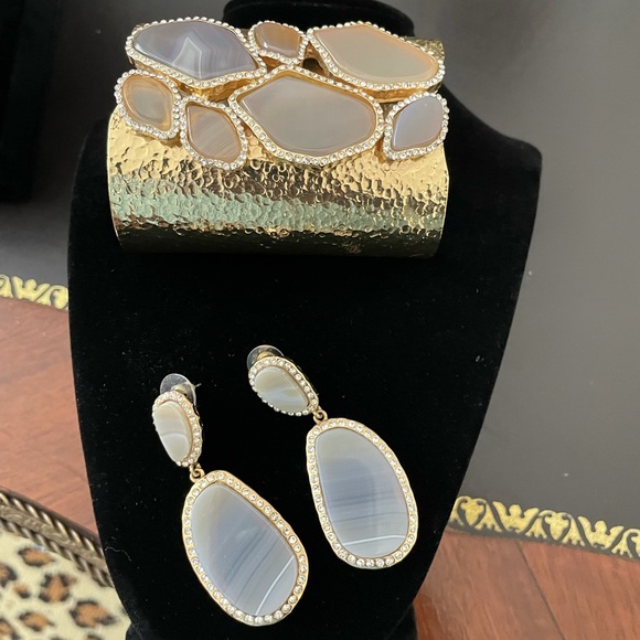 NWOT Gold Hammered Cuff wit Stones Set - Picture 3 of 5